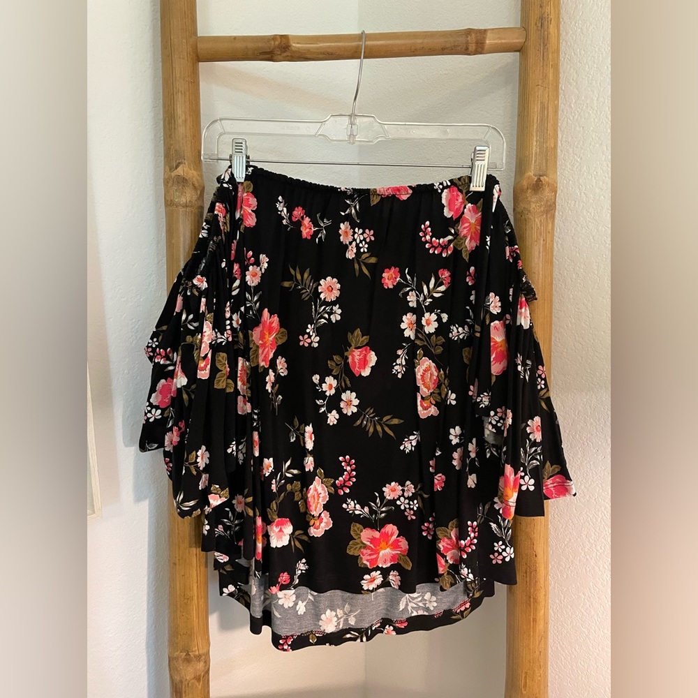 NWOT VENUS tube top with sleeves